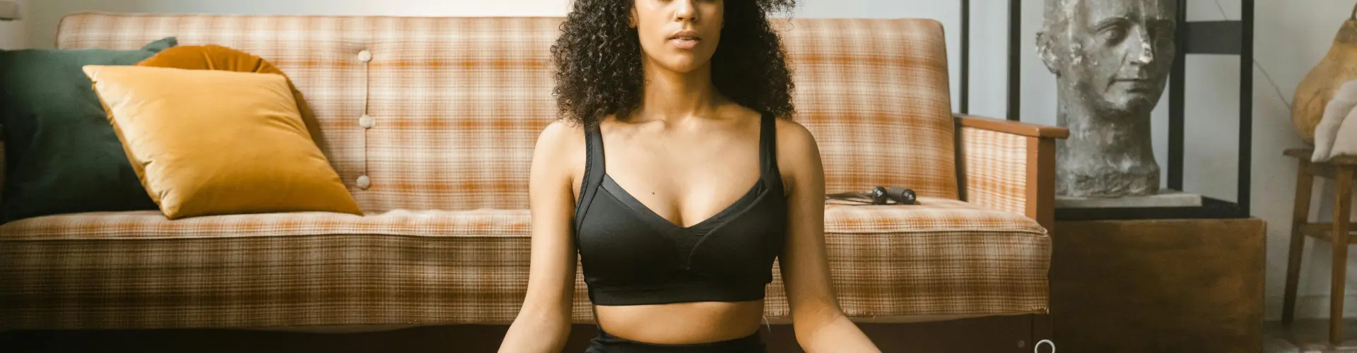 تدفق اليوجا الواعي: لصحتك العقلية - Online Class by Just Plain  Yoga